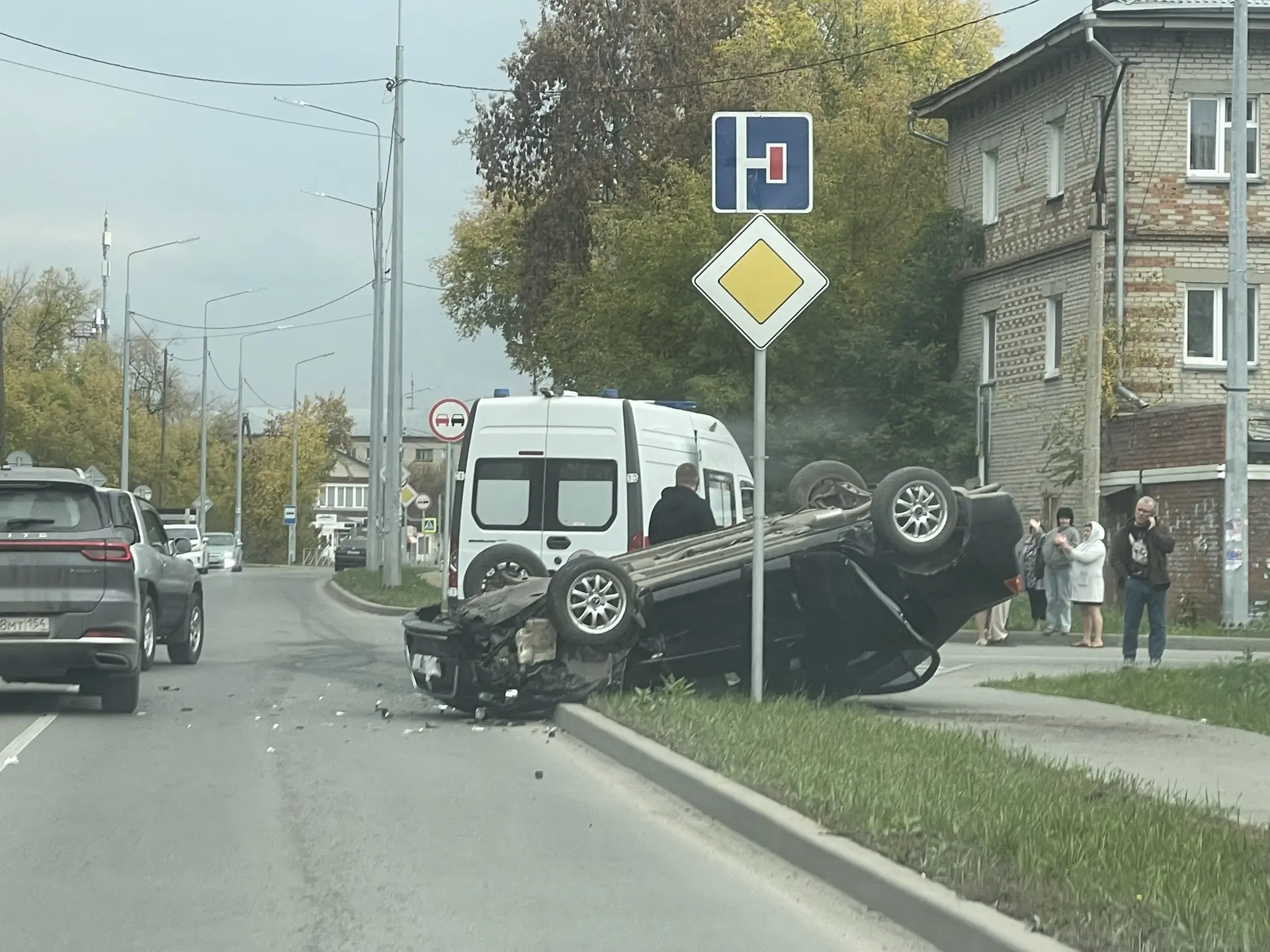 ⚡️ ДТП с переворотом автомобиля произошло на пересечении улиц Строительной и Космическо...