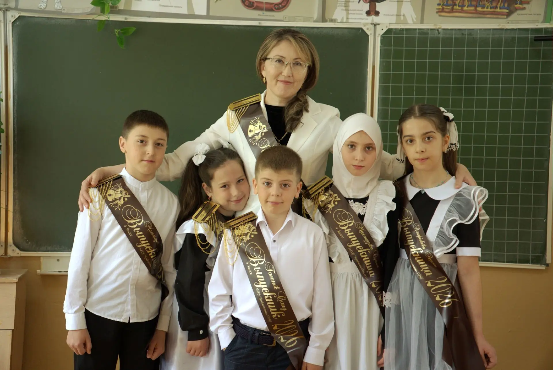 До свидания, начальная школа! Прощай, 4 класс! 🎓✨

🏫Четыре года назад эти ребята пришли в первый к