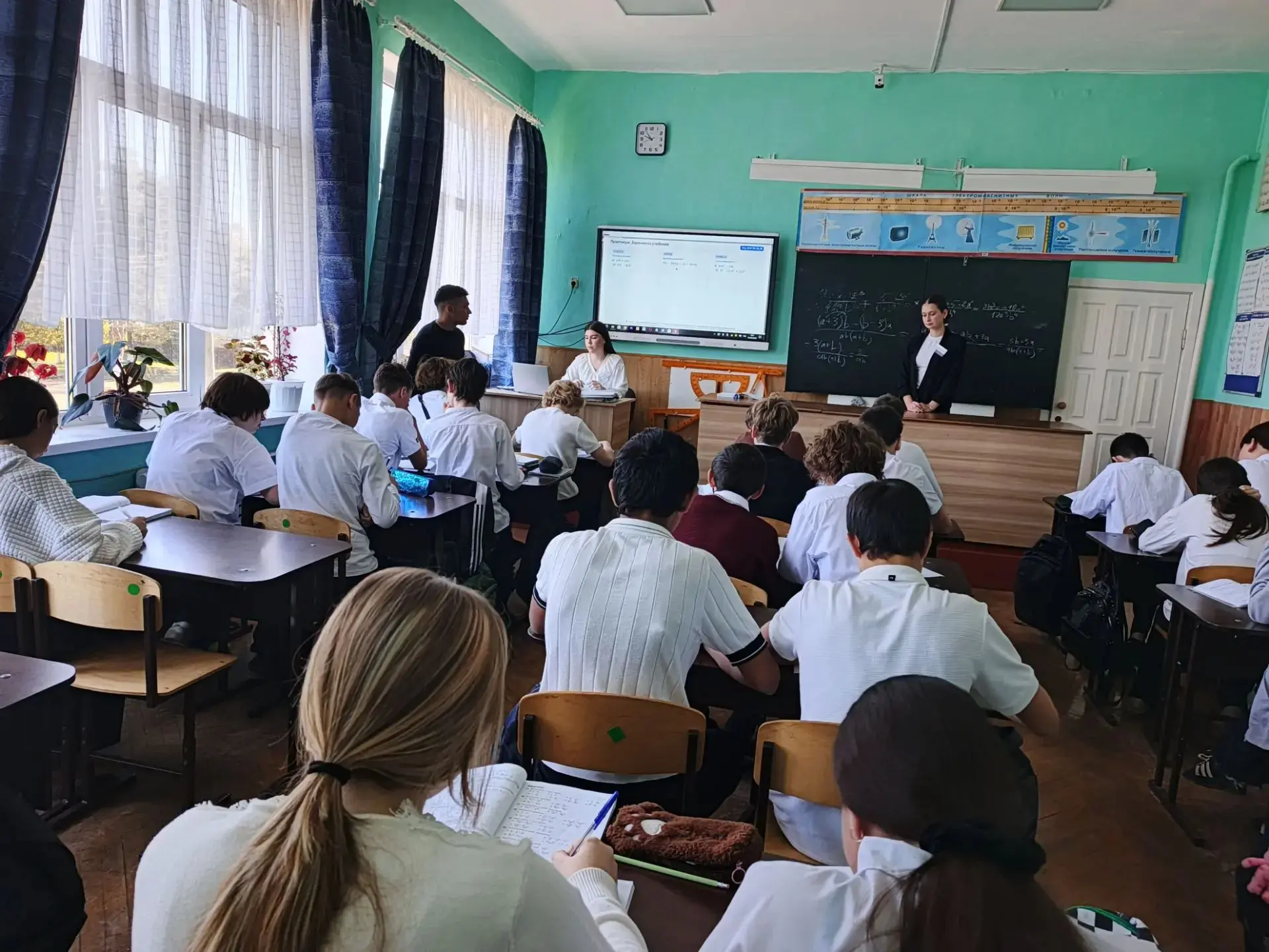 Проект "Школа начинающего педагога" сегодня в нашей школе набрала такие обороты, что в ...