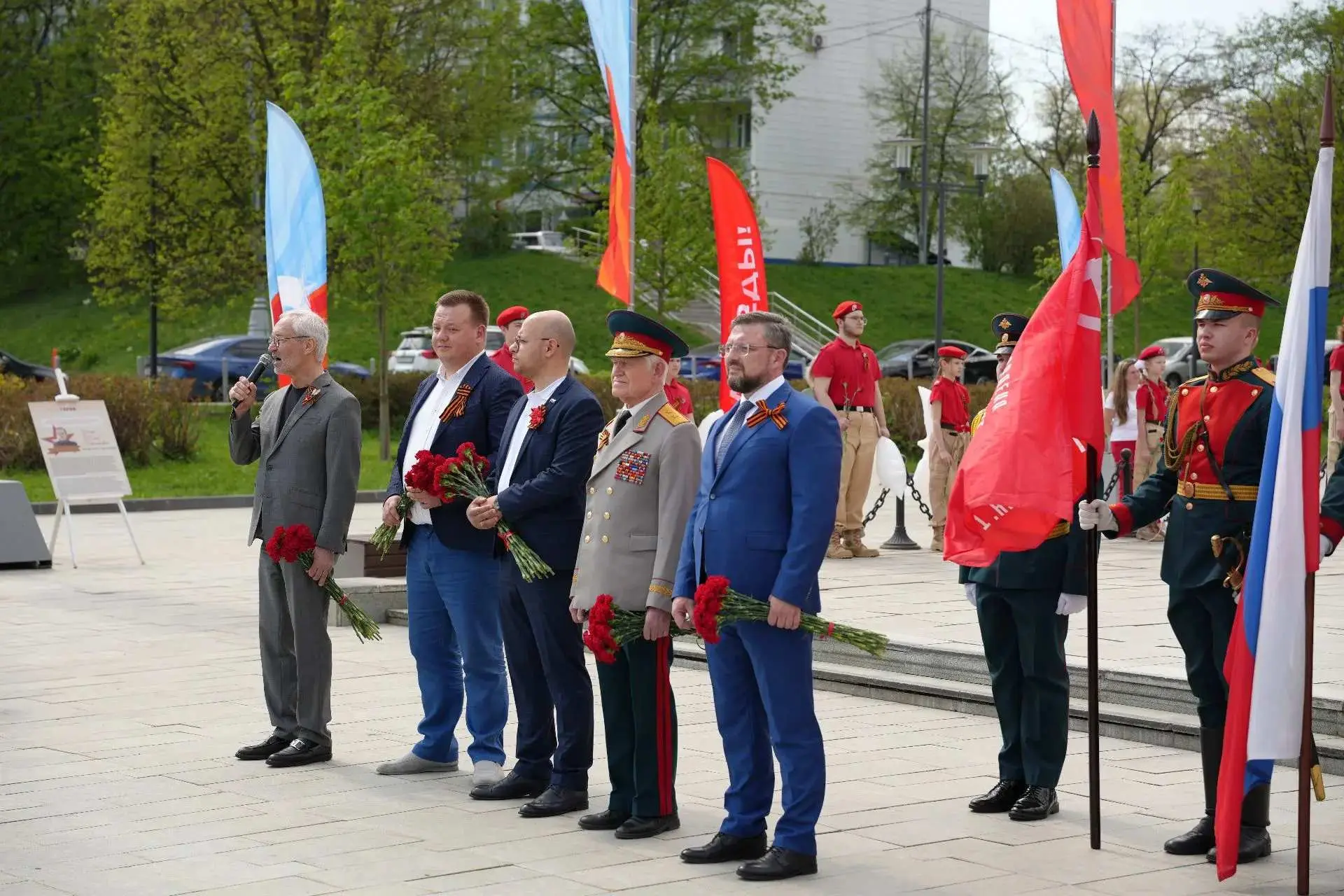 В Крылатском прошло торжественное мероприятие в честь Дня Победы  7 мая на площади «Защитников неба»