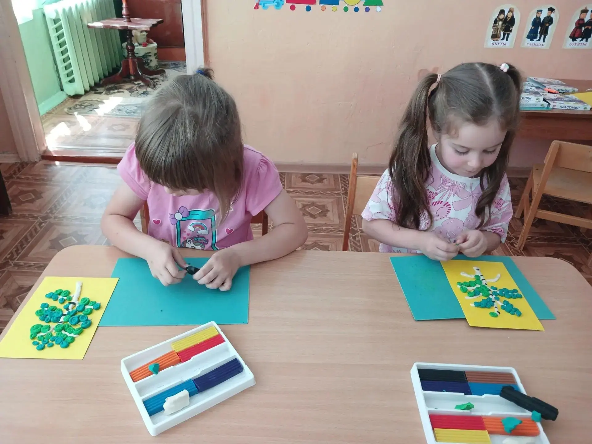 Белоствольная берёза —  
Символ Родины моей.  
Нет дерева другого  
Сердцу русского милей.  
Весной 
