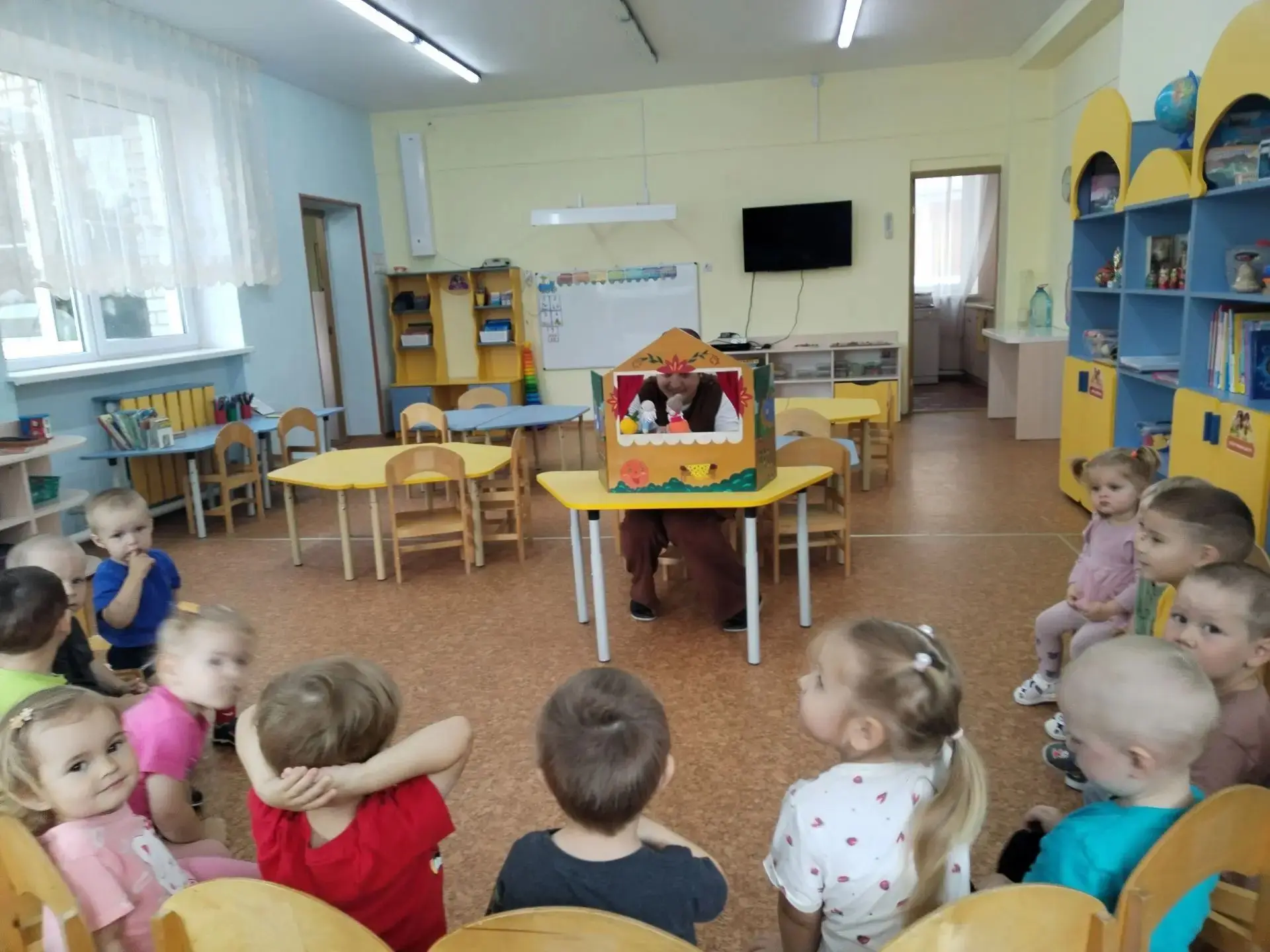 Вместе репку мы тащили, 
Только дружбой победили! 
Бабке с Дедом помогали, 
Трудно было – все устали