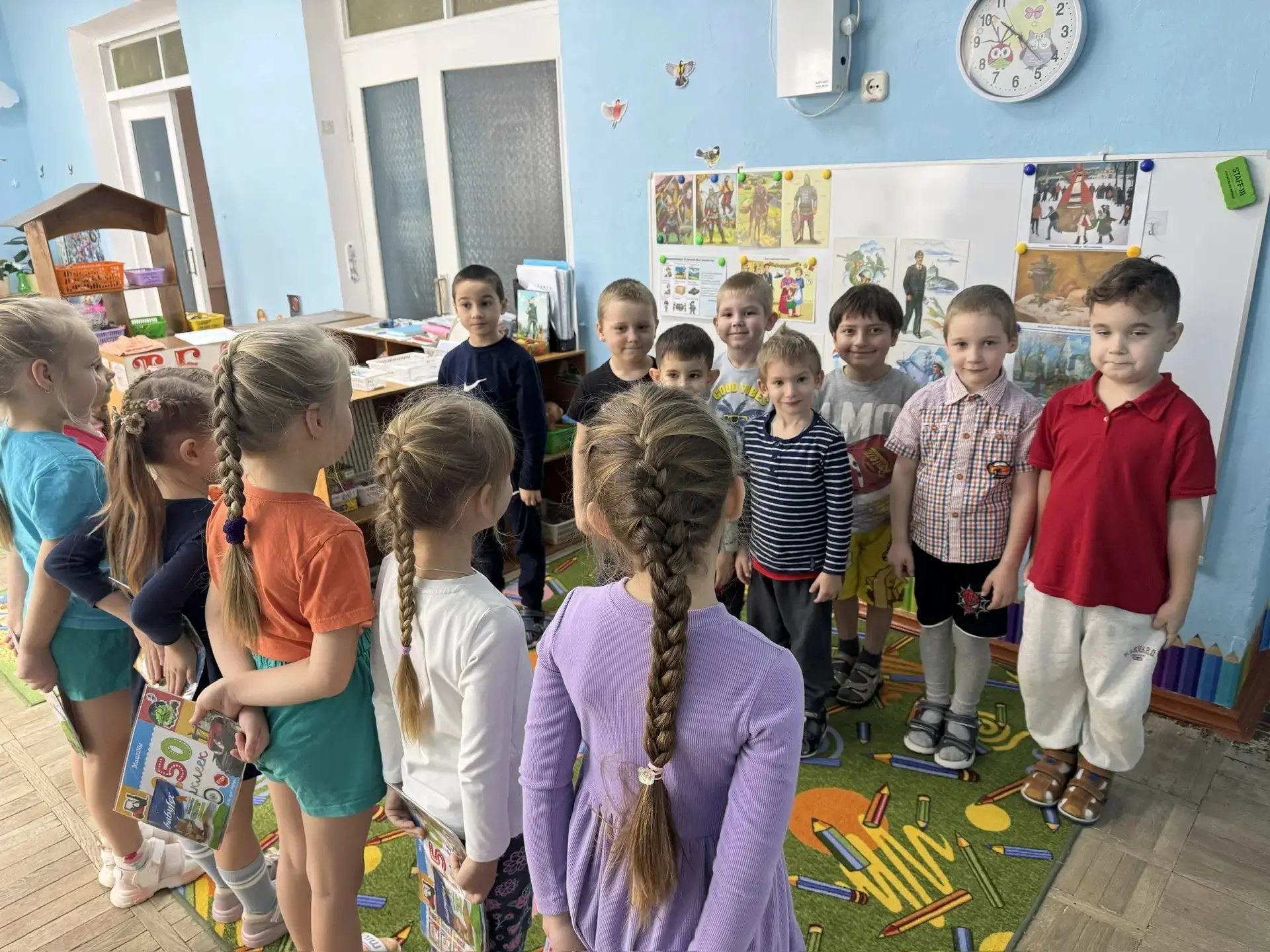 🥳 Сегодня девочки старшей группы устроили настоящий праздник для мальчиков, поздравив ...