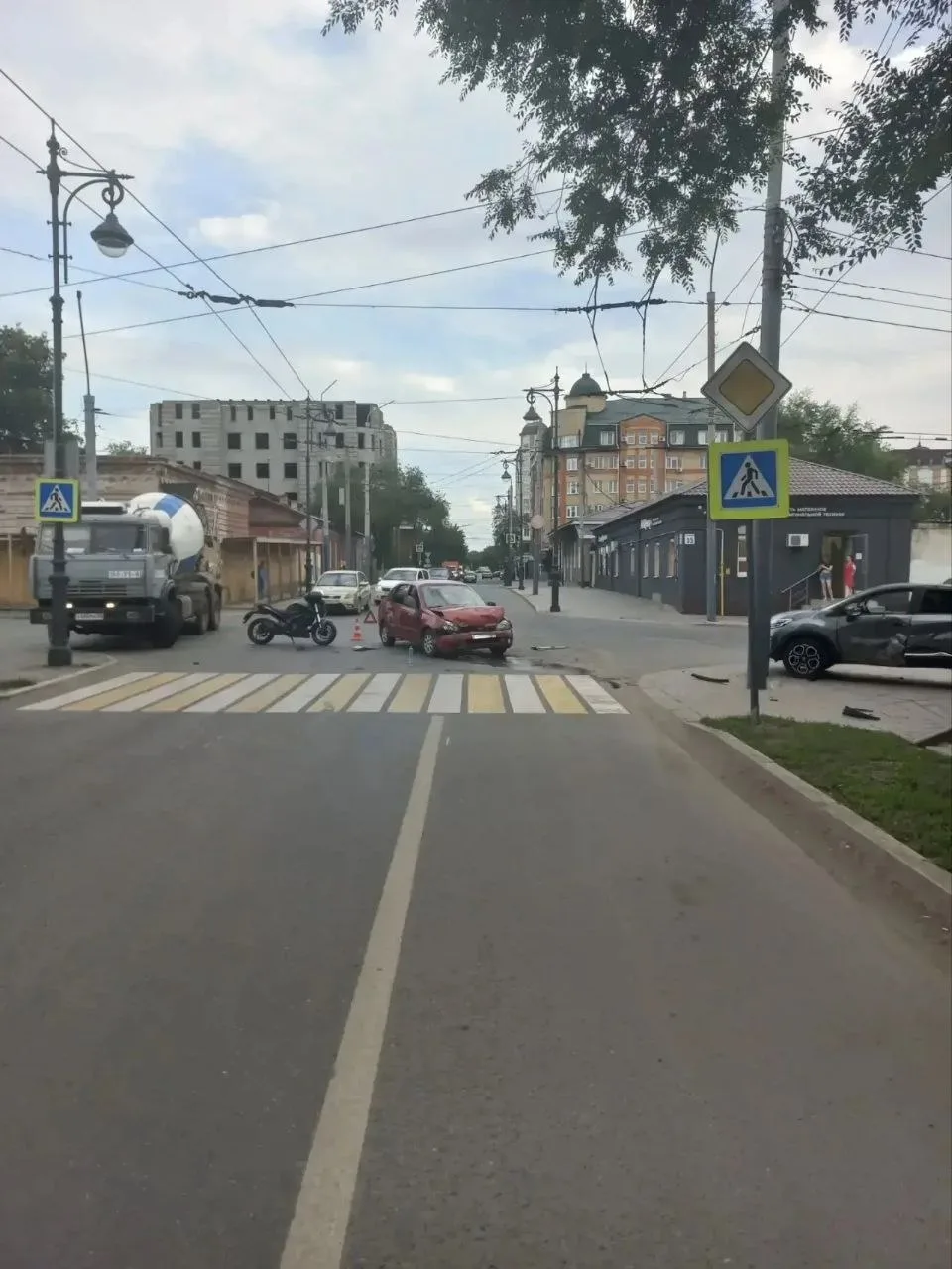 🏍На перекрёстке 8 Марта и Пушкинской в тройном ДТП пострадал 29-летний мотоциклист

Женщина за рулё