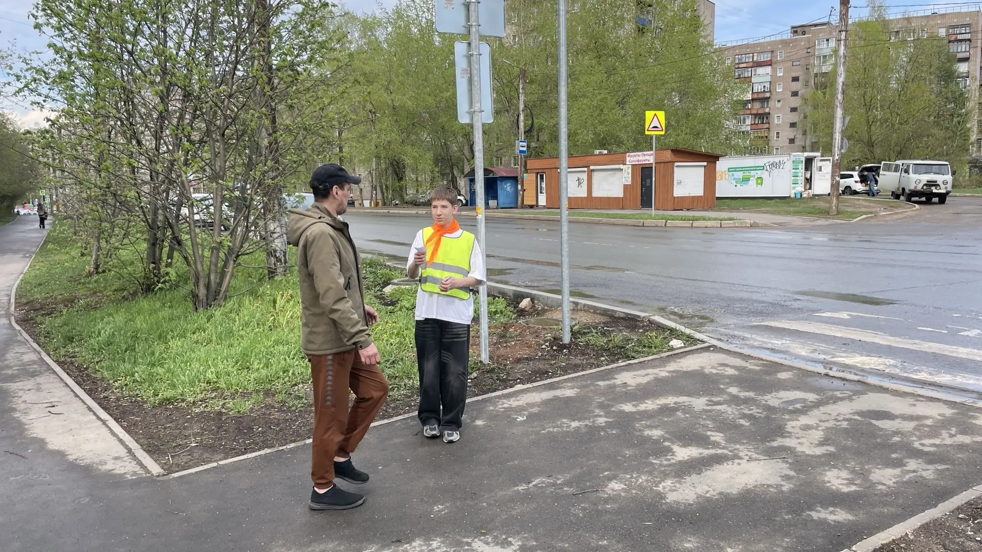 📢 Учащиеся нашей школы присоединились к городской акции «Безопасный переход»!  Ребята вышли на улицы