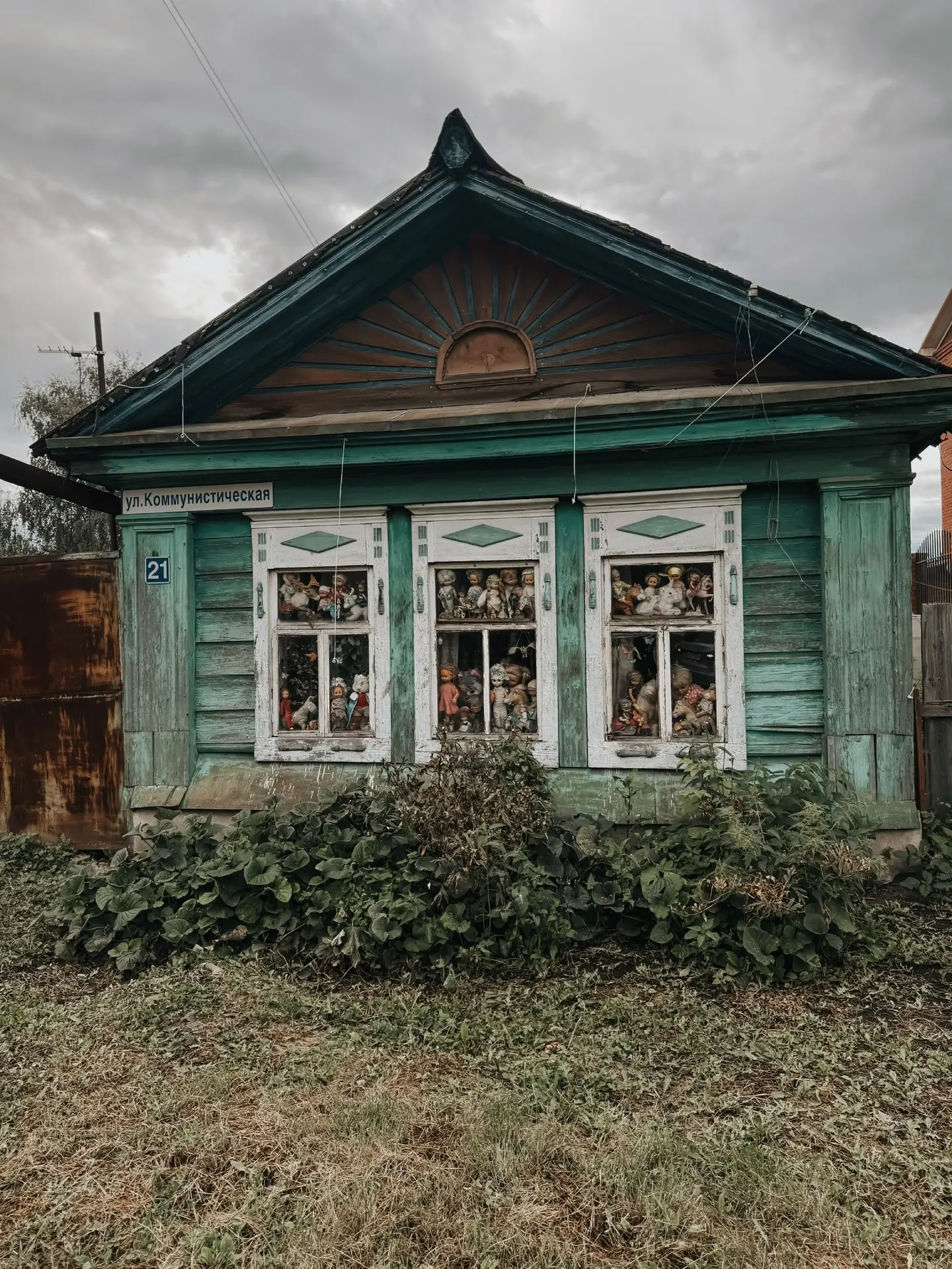 Ужасающий дом по мнению Тюменцев. Он считается неофициальной достопримечательностью - п...