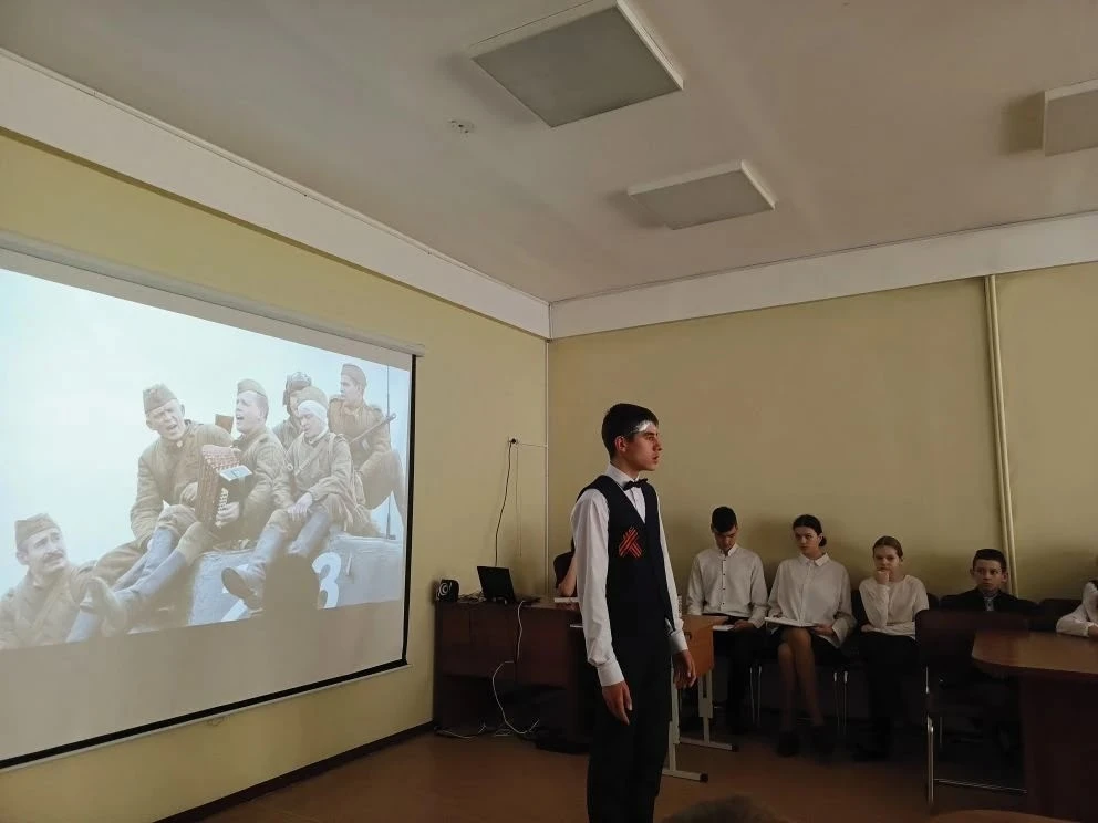 ГОЛОСА ТАЛАНТОВ  Сегодня в нашей школе звучали строки русских классиков — прошёл окружной этап конку