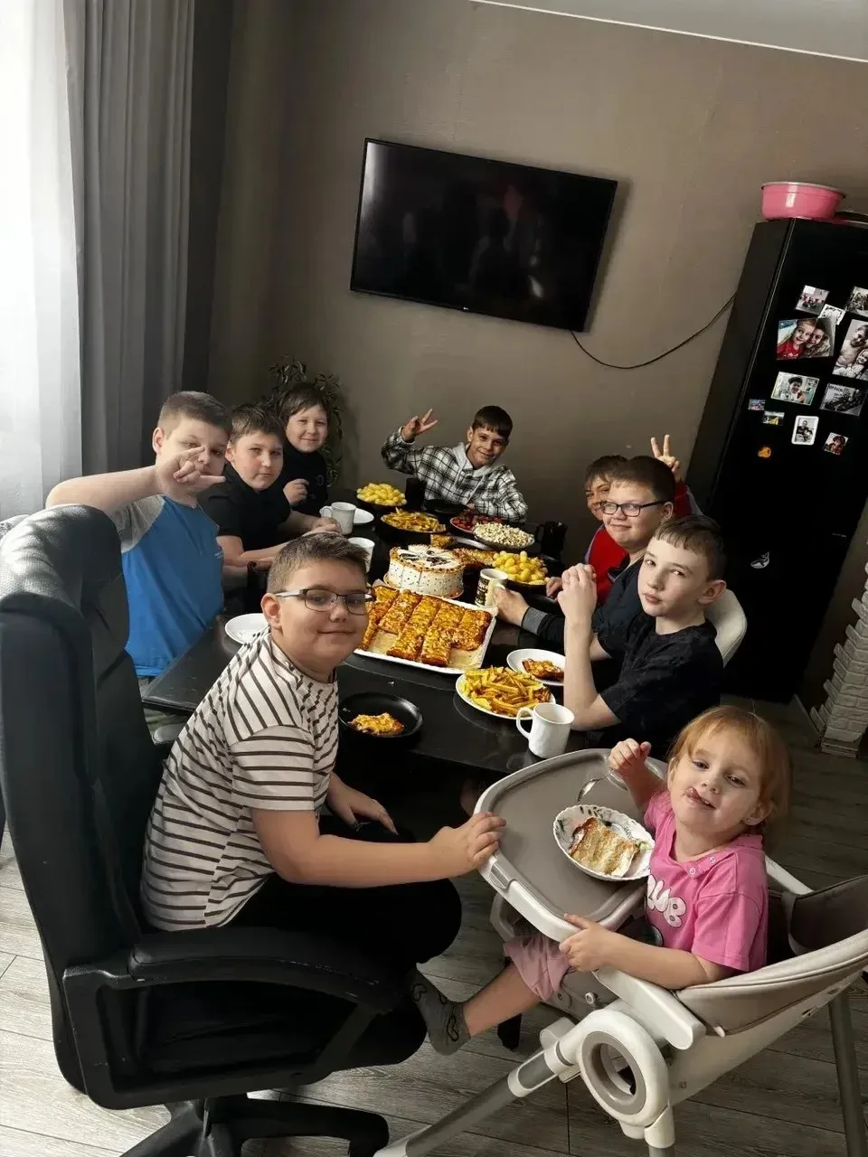 «Моя Россия начинается здесь …»
#ЗдесьМояРоссия  

День рождения 🥳 в кругу друзей🥰, наше будущее,н