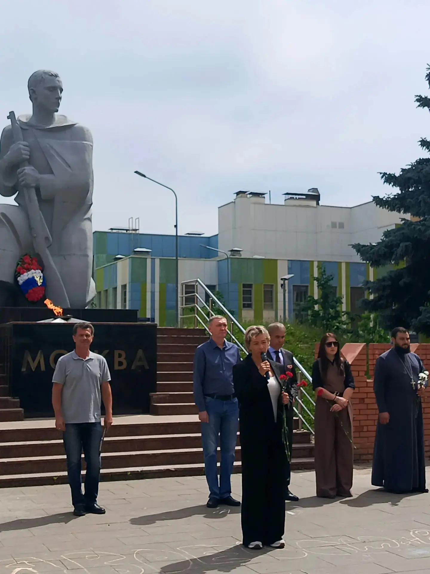 22 июня, в  День Памяти и скорби, наши кадеты приняли участие в торжественном мероприятии у памятник