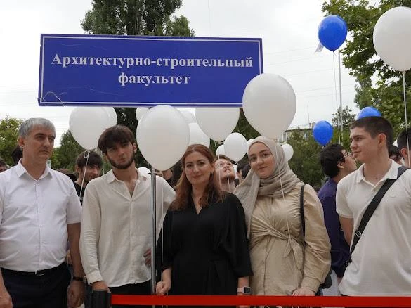 Торжественная часть Дня знаний в ДГТУ завершилась ярким и символичным аккордом