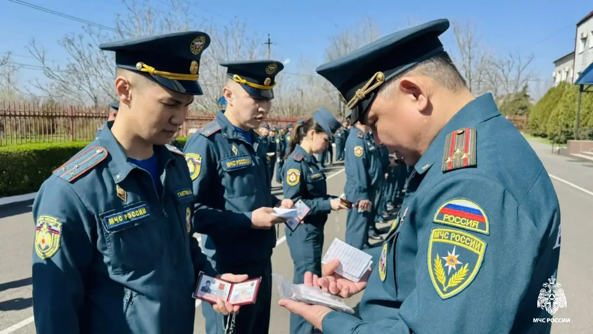 🔹 Проверка готовности: в Главном управлении провели строевой смотр  🔹В МЧС России по Республике Калм