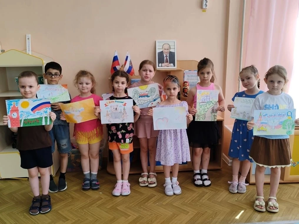 ➡ НОВОСТИ ДОШКОЛЯТ 

Корпус 6
В подготовительной группе №12 была организована выставка творческих ра