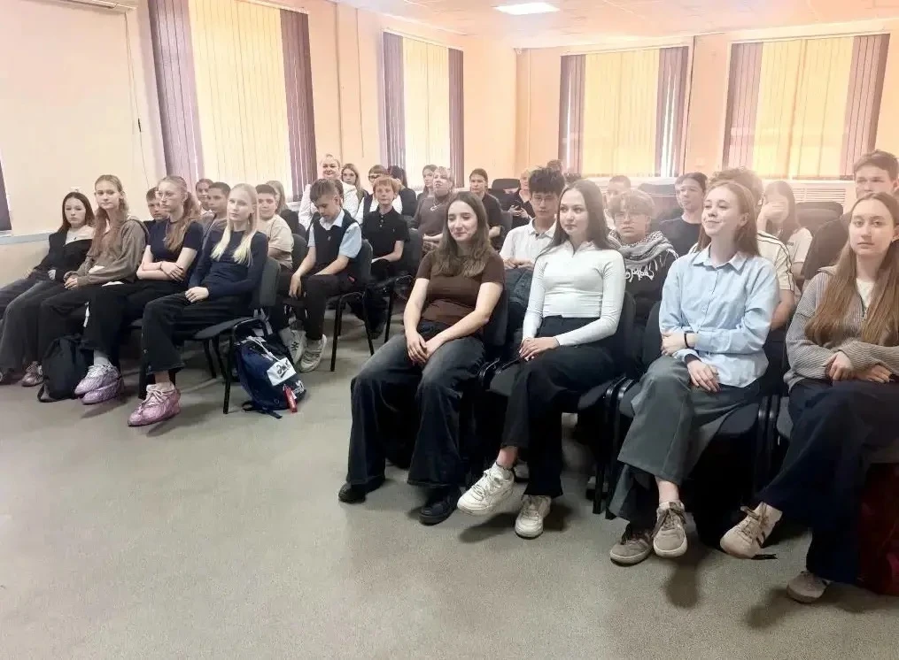 🌷Важные встречи!!!  👉На базе ДДТ состоялось профилактическое мероприятие от Движения Первых для стар
