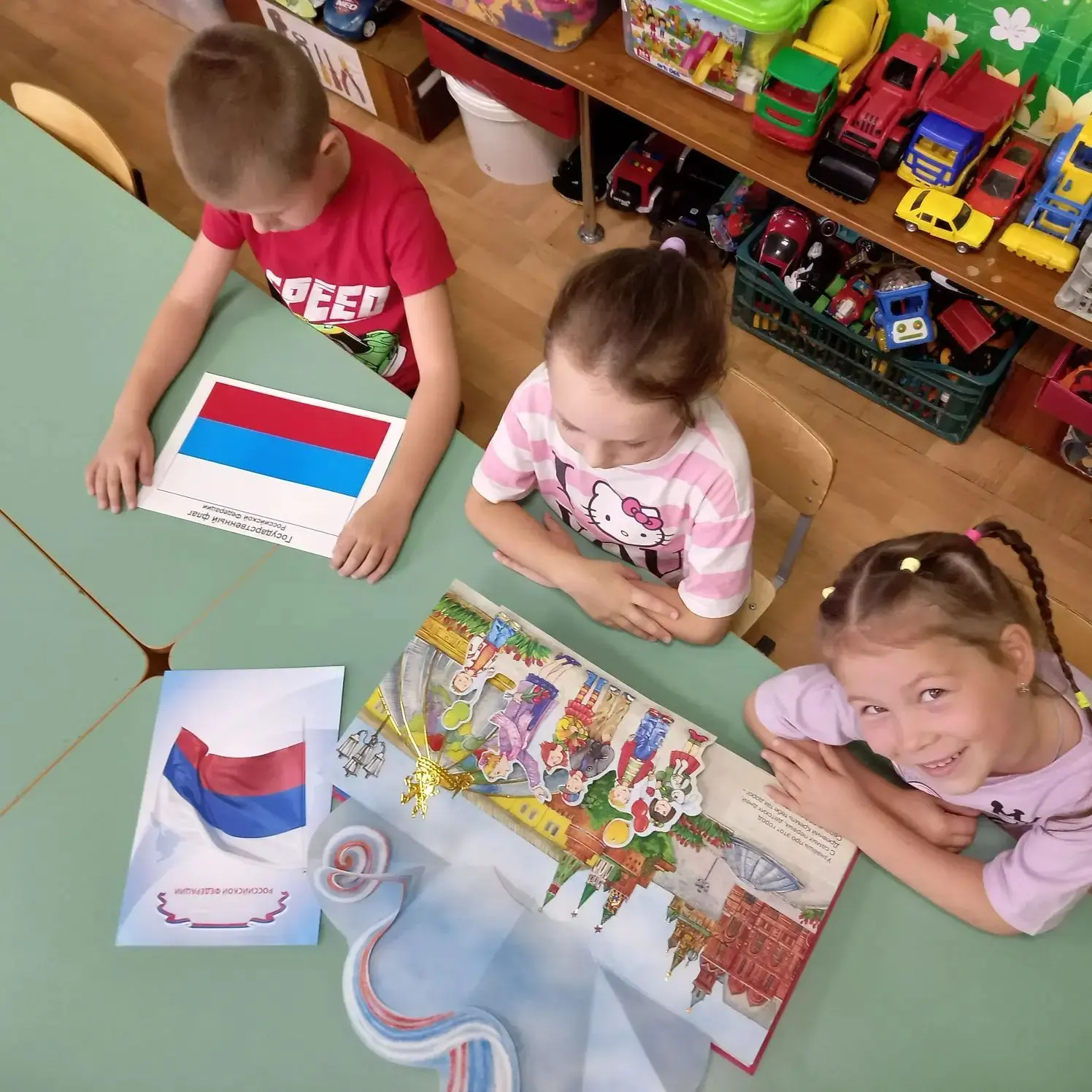 🇷🇺 Мы будем флагу Родины верны-