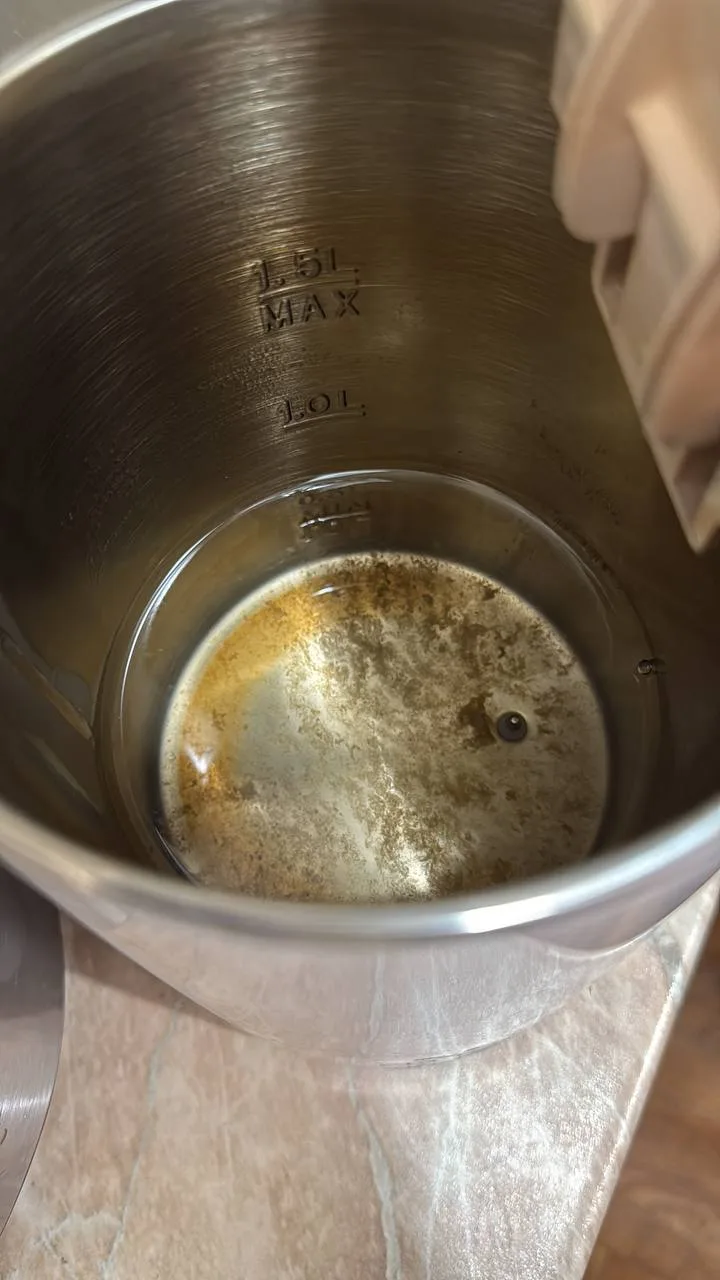 Это вода из крана на улице Горького, 20.