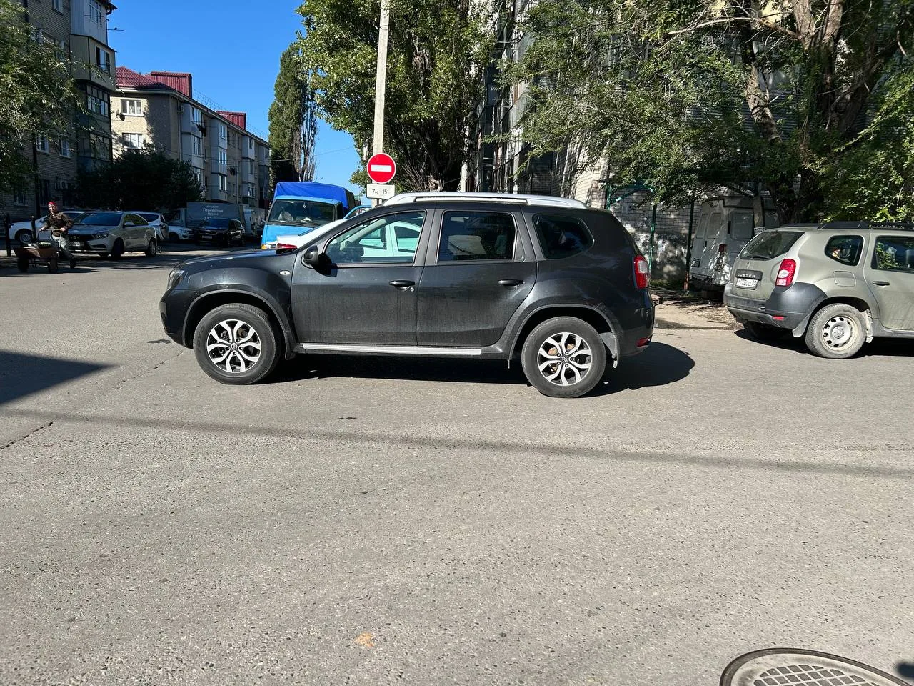 🚗 Автомобиль бросили посреди перекрёстка Маркса и Лаара