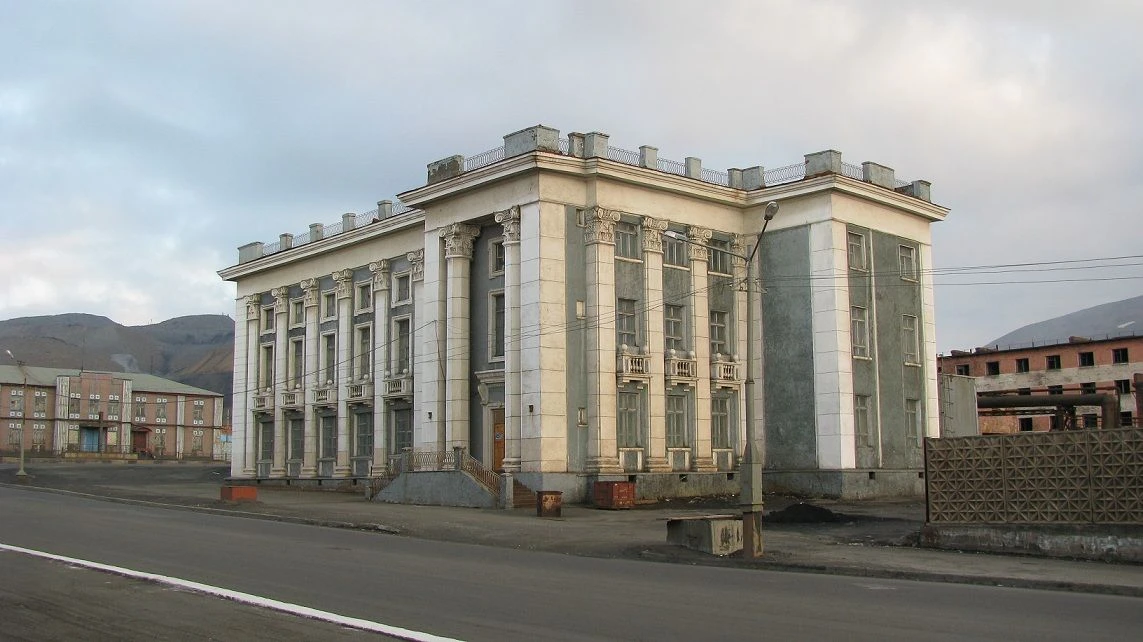 В тяжёлом для страны 1942 году в Норильске начинается возведение Дома инженерно-технических работник