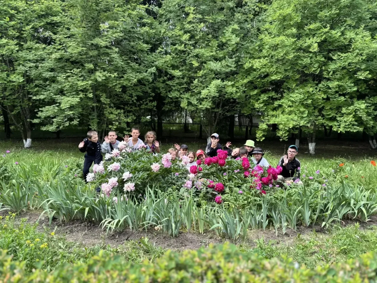 💫День заботы: от цветника 🌸до огорода🥕

✅День в нашем лагере выдался на редкость насыщенным и про