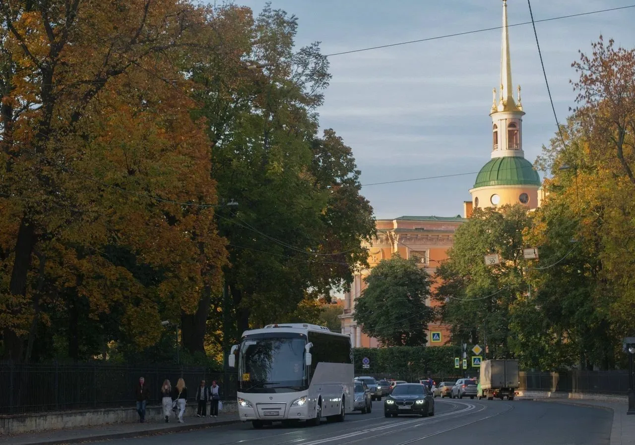 В воскресенье, 4 октября, в Петербурге ожидается облачная погода. Временами пройдут неб...