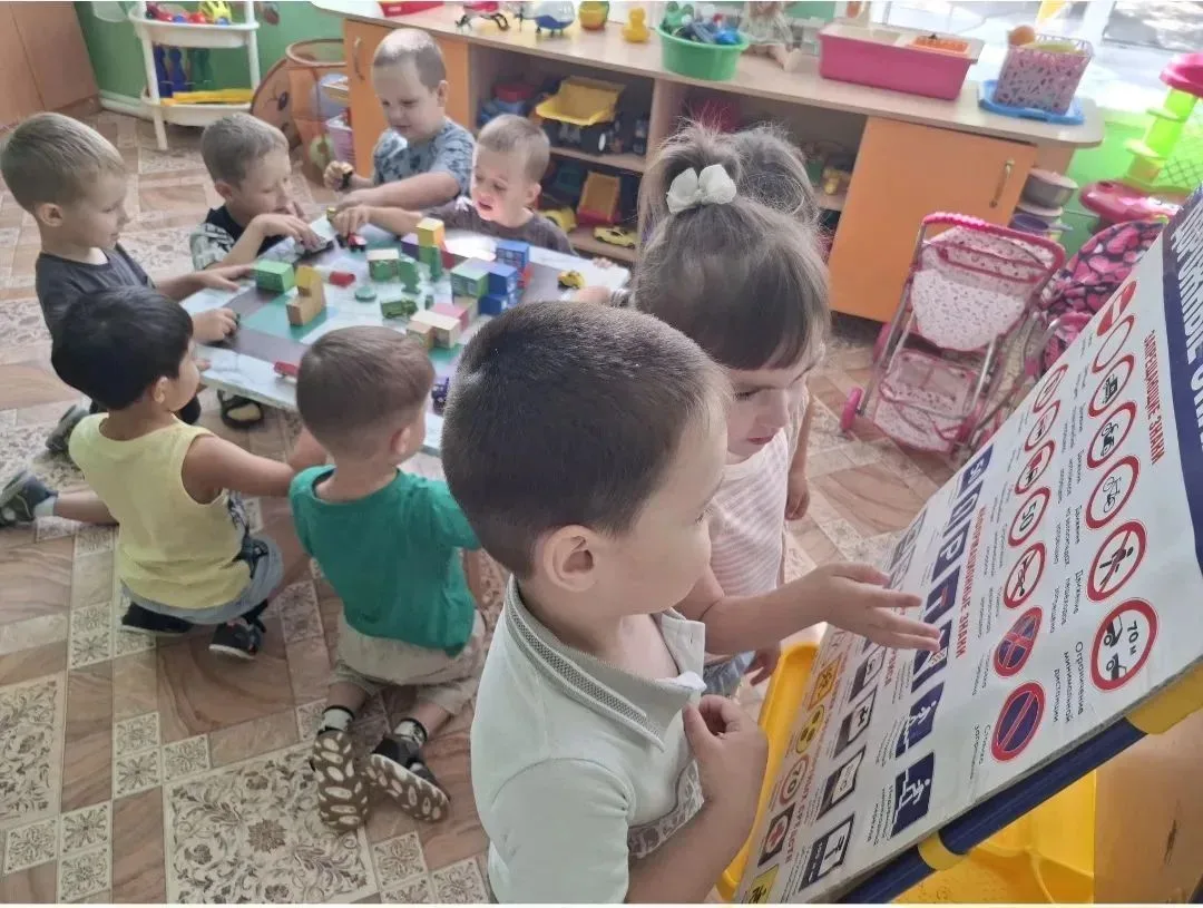 В детском саду прошёл Единый день безопасности под девизом "ОСТОРОЖНО, ПАССАЖИР!🛺🚘