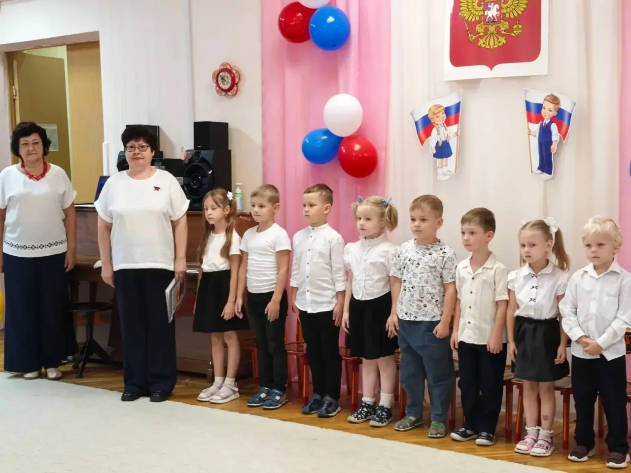 «Белый, синий, красный - День Российского флага в детском саду»