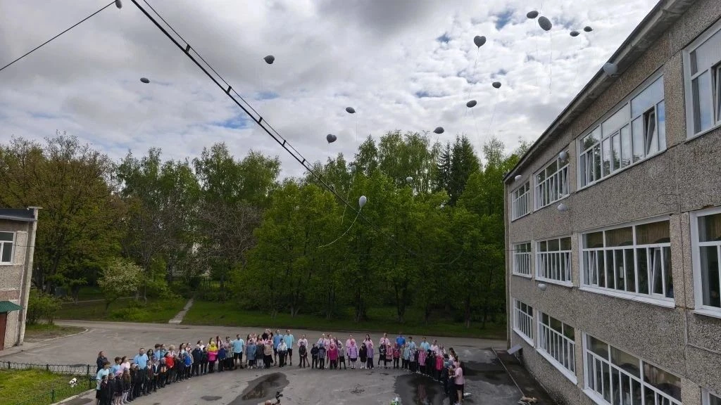 Это было мощно!  Сегодня наши 11-классники устроили настоящий фейерверк эмоций. В прямом смысле — фл