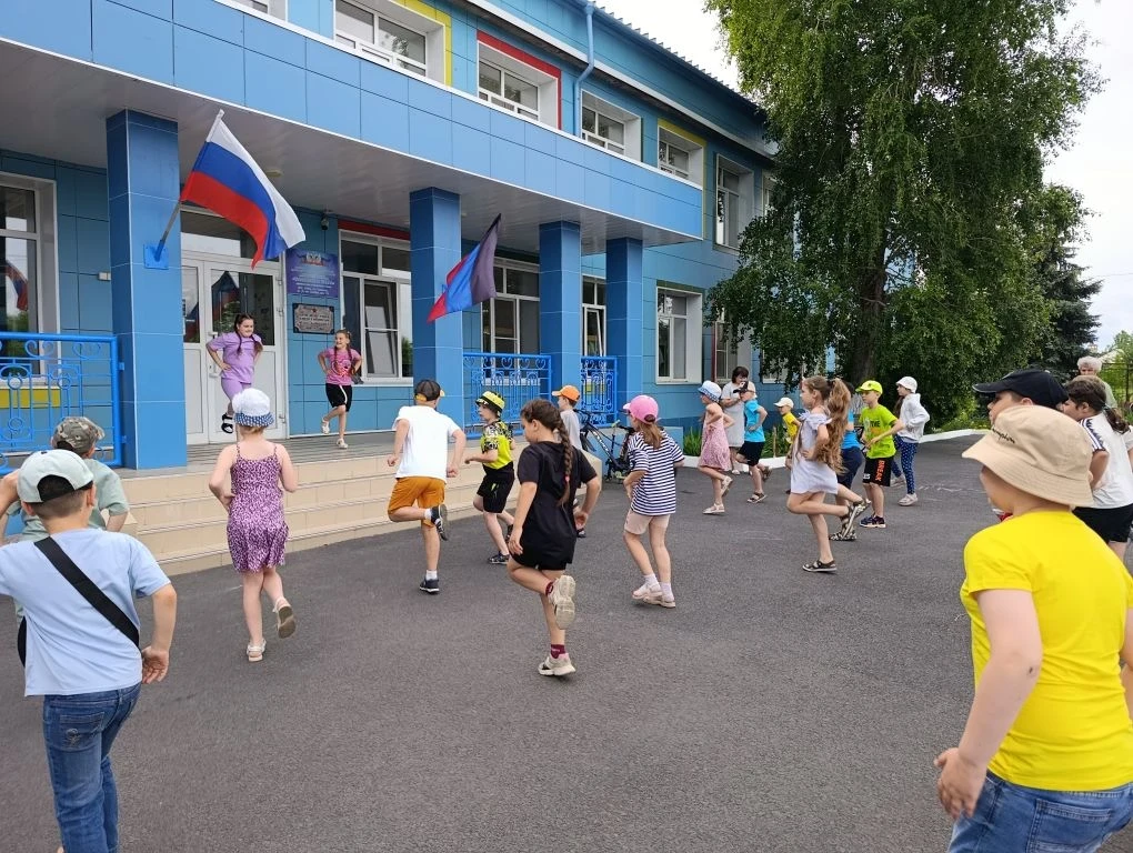 ☀День в пришкольном лагере "Первые" прошел на ура! Мир, творчество и единство в каждом моменте.🇷🇺
