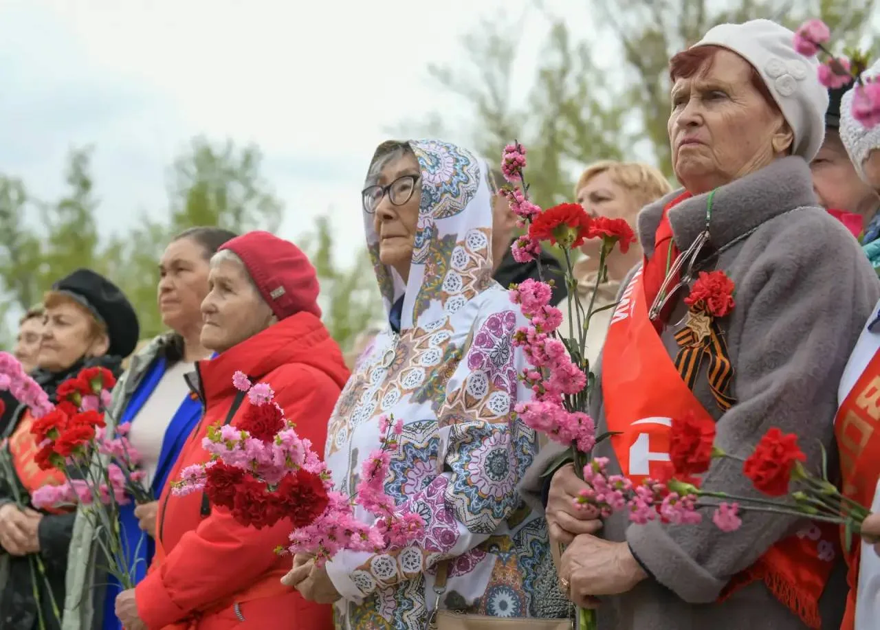 Глава Хакасии поздравил старшее поколение с Днем пожилых людей 💬