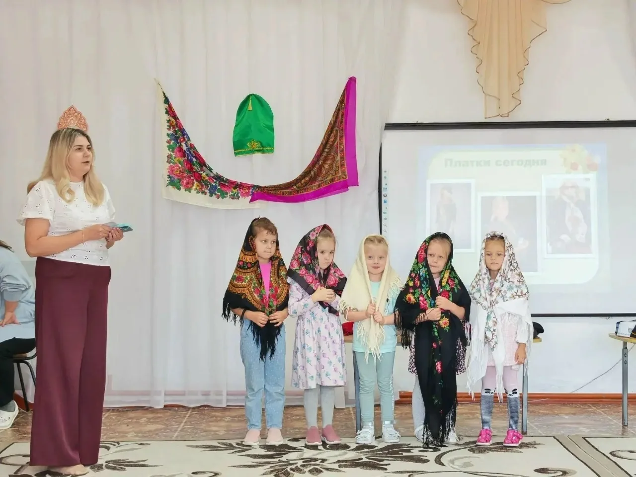🎈Родительский клуб "Знакомство с национальными головными уборами"