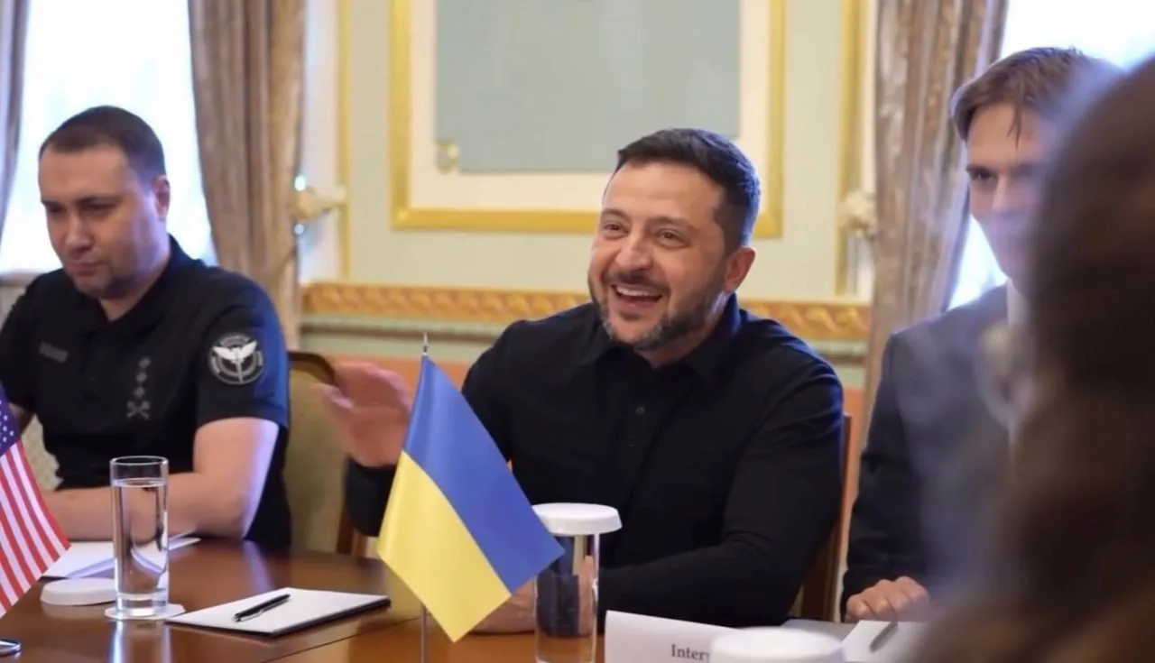 Весело им.