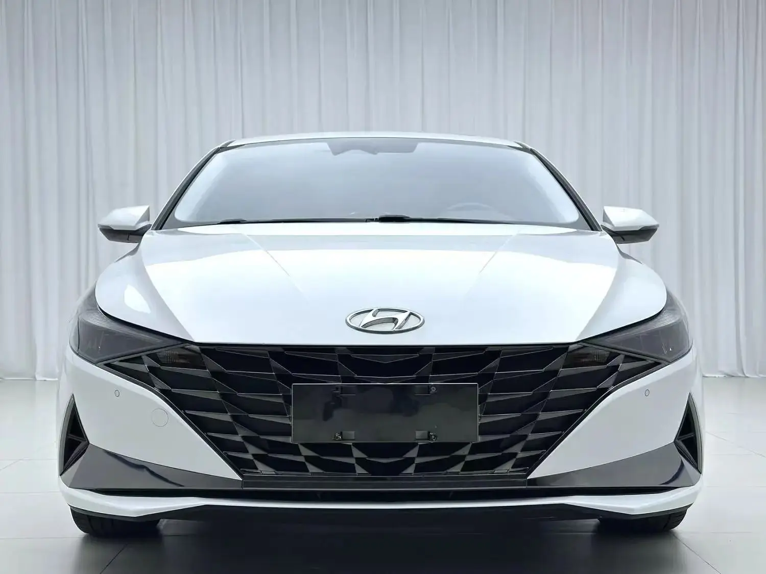 Hyundai Elantra  1.5L CVT LUX Premium Edition