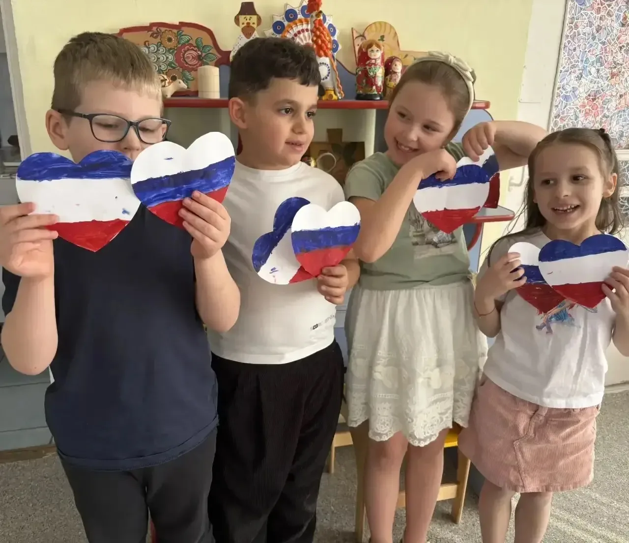 🇷🇺 В подготовительной группе №32 прошли тематические занятия, посвященные Дню воссоединения Крыма с 