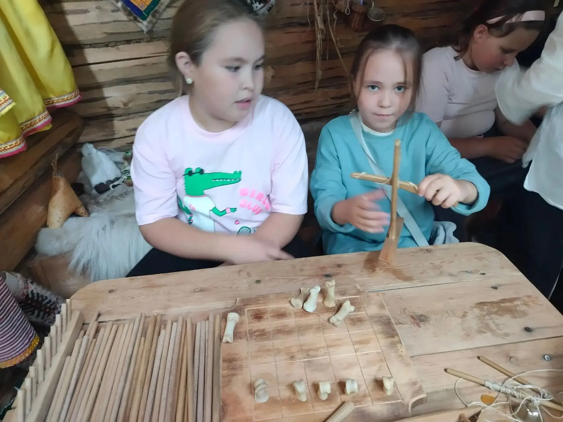 Сегодня наш лагерь превратился в настоящий хоровод дружбы! 🥰Ребята побывали в этнокуль...