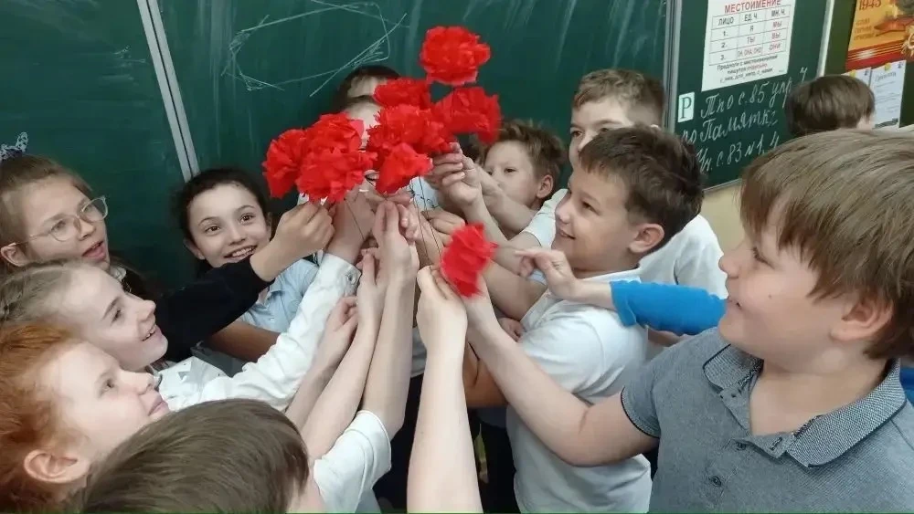 💢 Цветы Победы  Друзья! День Победы завершился, но мы расскажем ещё о нескольких праздничных события