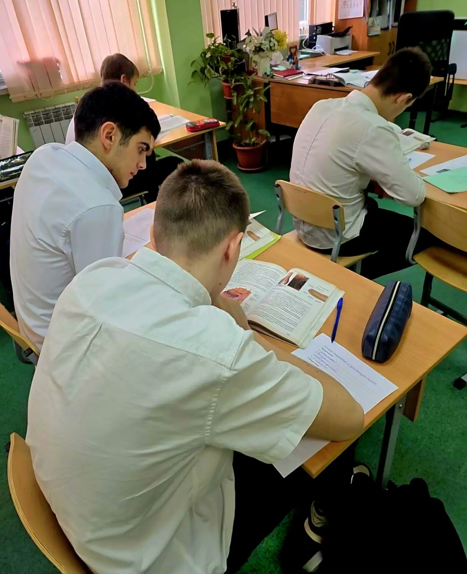 🐸 Когда биология — это не скучно, а заразно 😉! 🧬   На этой неделе в одной из школ Лазаревского район