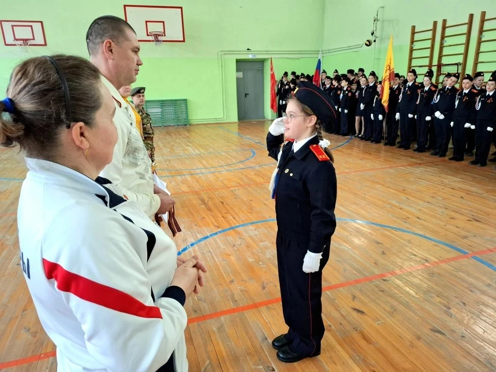 Еженедельная кадетская поверка в школе — это мероприятие, которое проводится среди учащихся-кадетов 