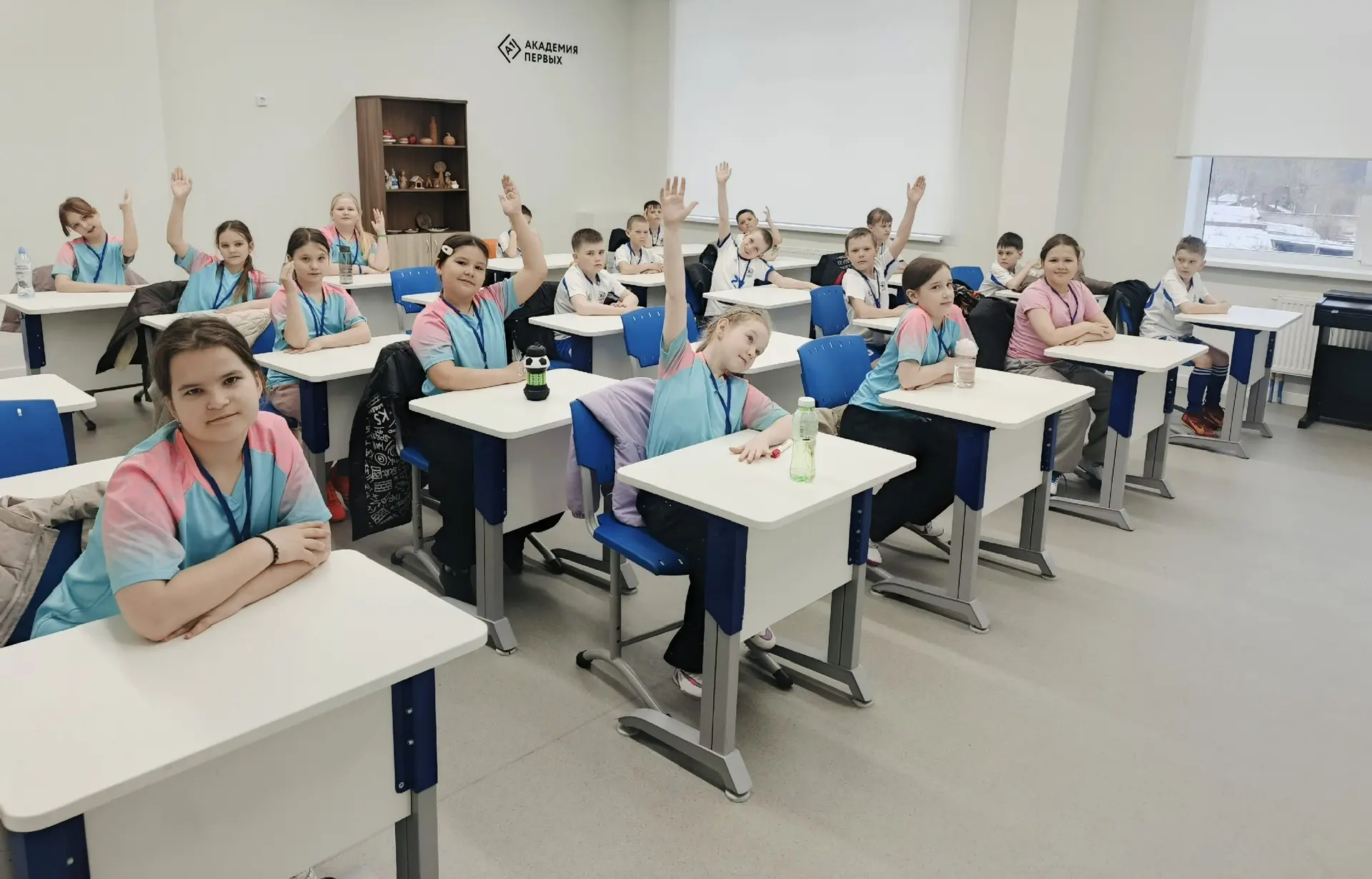 Наши футболистки в Академии первых!  С 19 по 25 апреля ученицы нашей школы приняли участие в учебно-