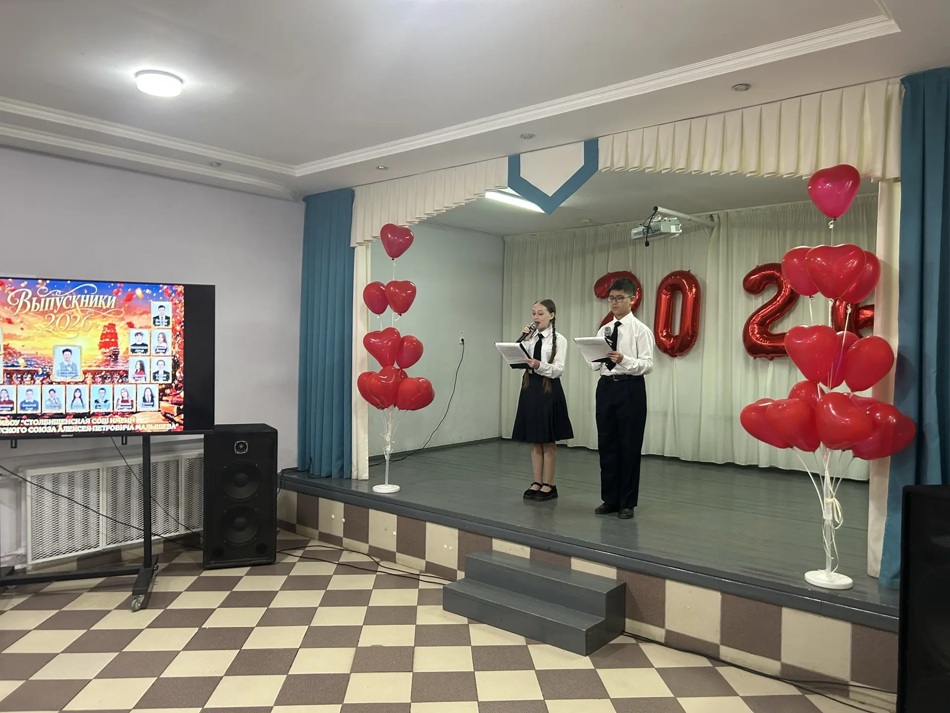 29июня в стенах нашей любимой школы прошел выпускной 11 классов! 
 Этот день стал по-настоящему волш