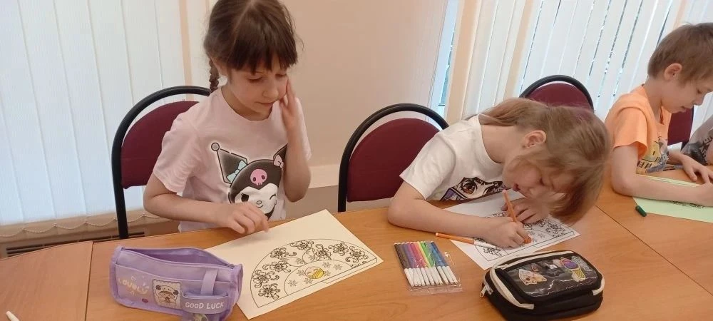 🪄 ВОЛШЕБНОЕ ПУТЕШЕСТВИЕ В МИР РУССКИХ ТРАДИЦИЙ!

Сегодня воспитанники летних групп побывали в библи