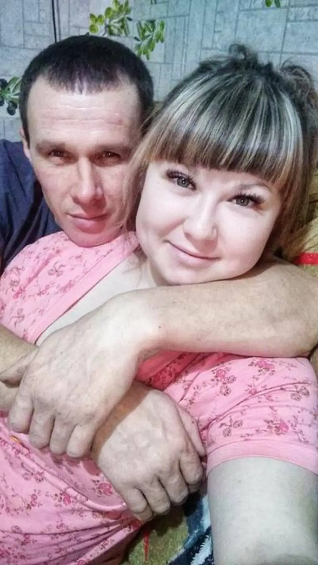 — Максимка, прости! — Ольга выбежала из кухни, вытирая руки полотенцем. — Это больше не...