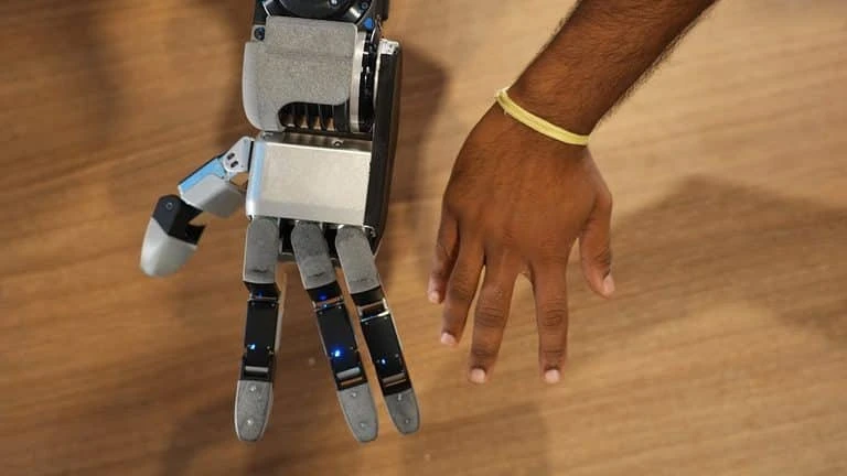 Boston Dynamics научила Atlas работать руками — почти как человек