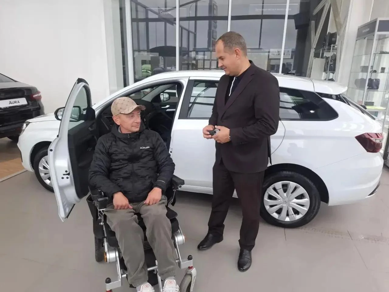 🚘В Марий Эл ветеран СВО с инвалидностью получил автомобиль с ручным управлением