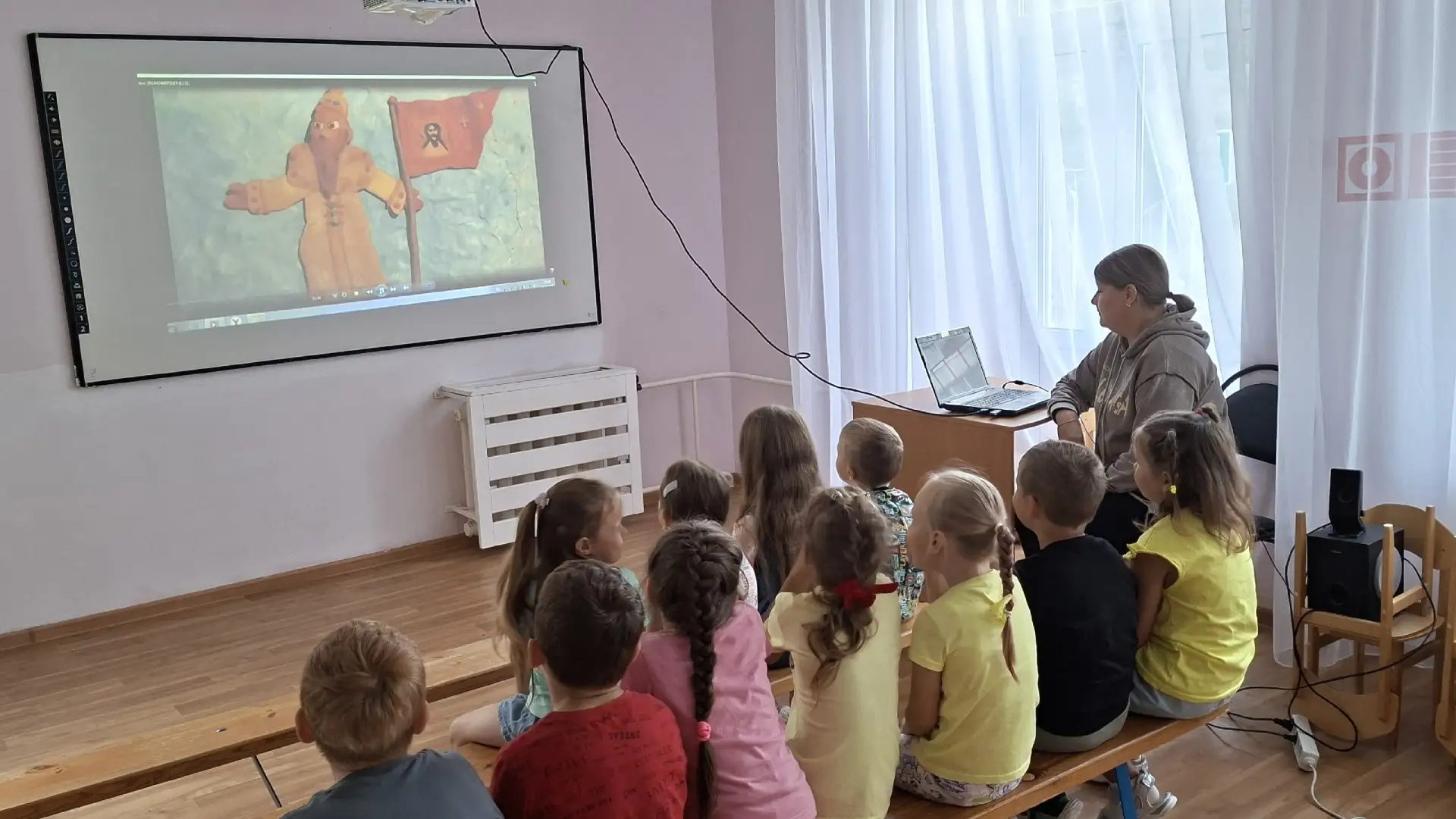 ДЕНЬ РОССИЙСКОГО ФЛАГА В НАШЕМ ДОУ! 🇷🇺