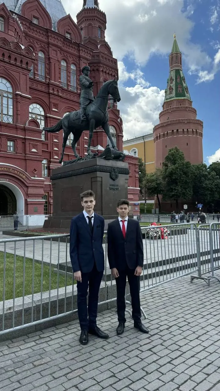 🇷🇺Память, объединяющая поколения

26 июня наши выпускники приняли участие в торжественной церемони