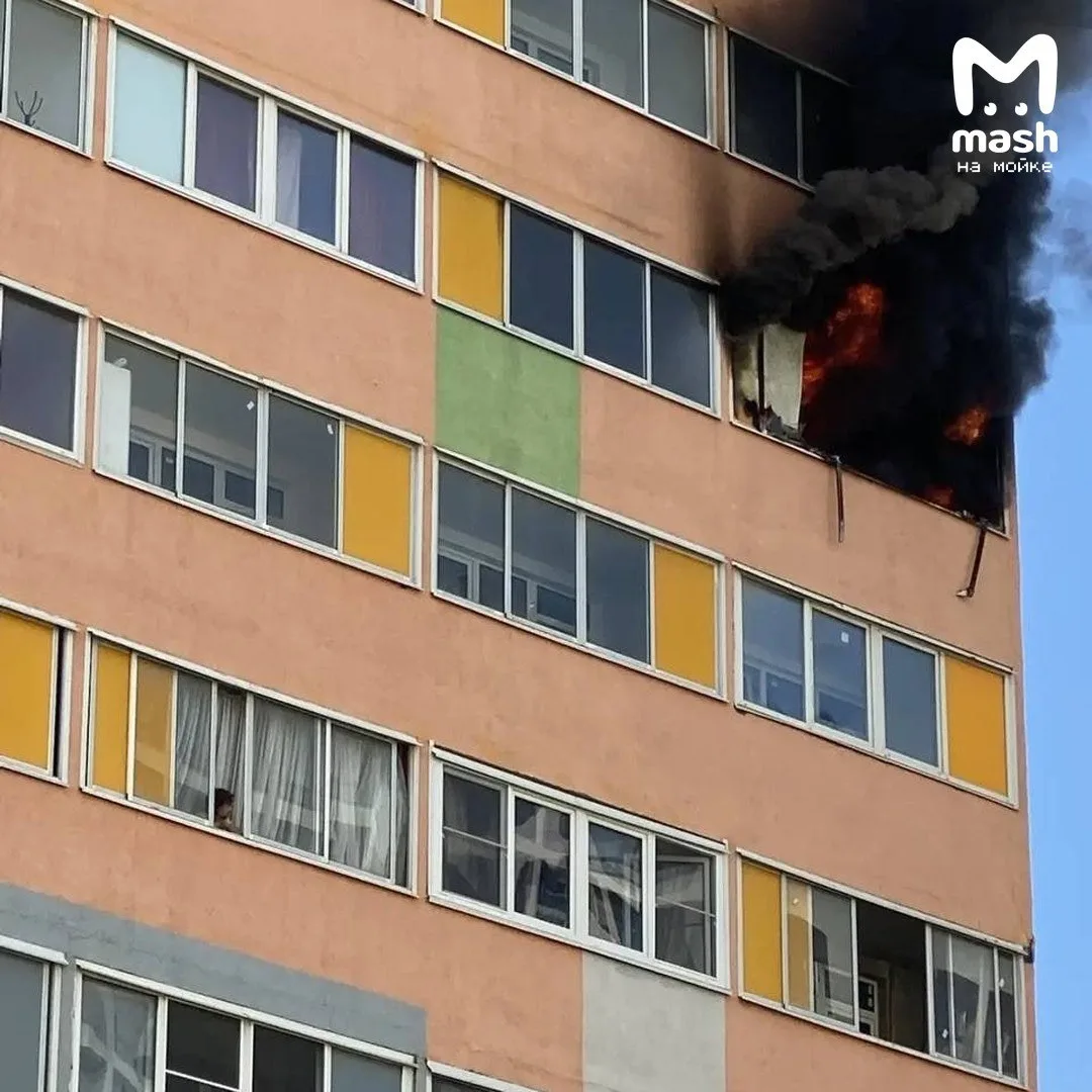 Ребёнок сжёг соседскую квартиру с помощью бумажных самолётиков — он запускал горящие ор...