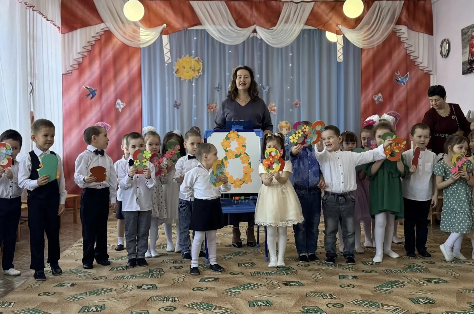 8 Марта в детском саду – самый трогательный, нежный и удивительный праздник.