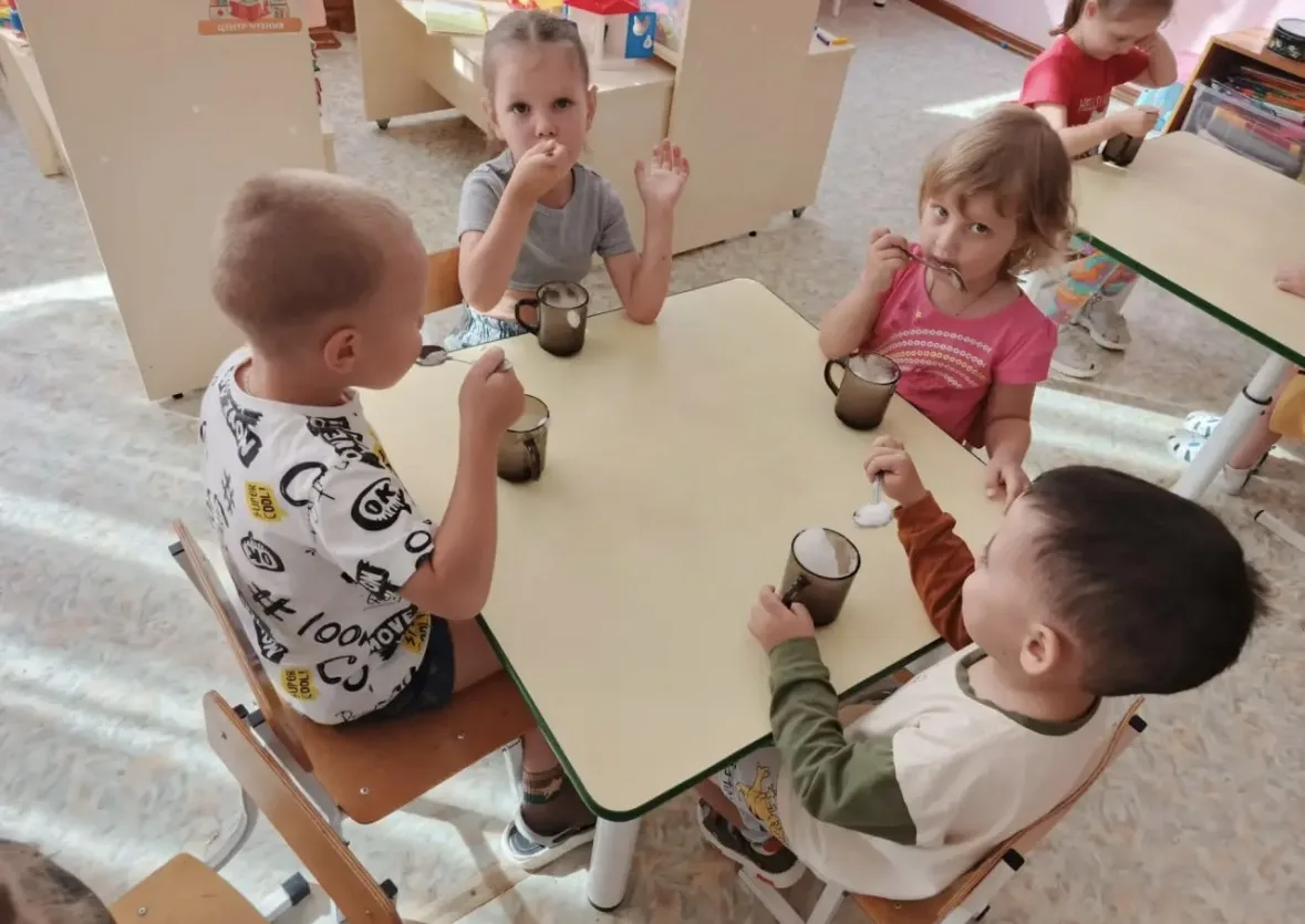 🎉 С каким удовольствием 😋ребята второй младшей группы кушают кислородный коктейль. Пу...