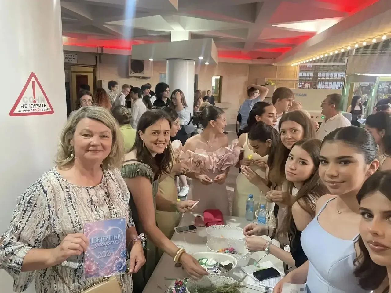 Цветочная магия на Выпускном фестивале 2026! ✨

Наши юные выпускницы стали настоящими феями на масте