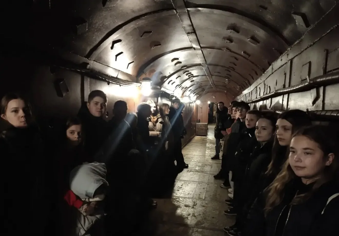 Вчера ученики 6в и 7в классов побывали на экскурсии в Бункере - 42, больше известный как бункер Стал