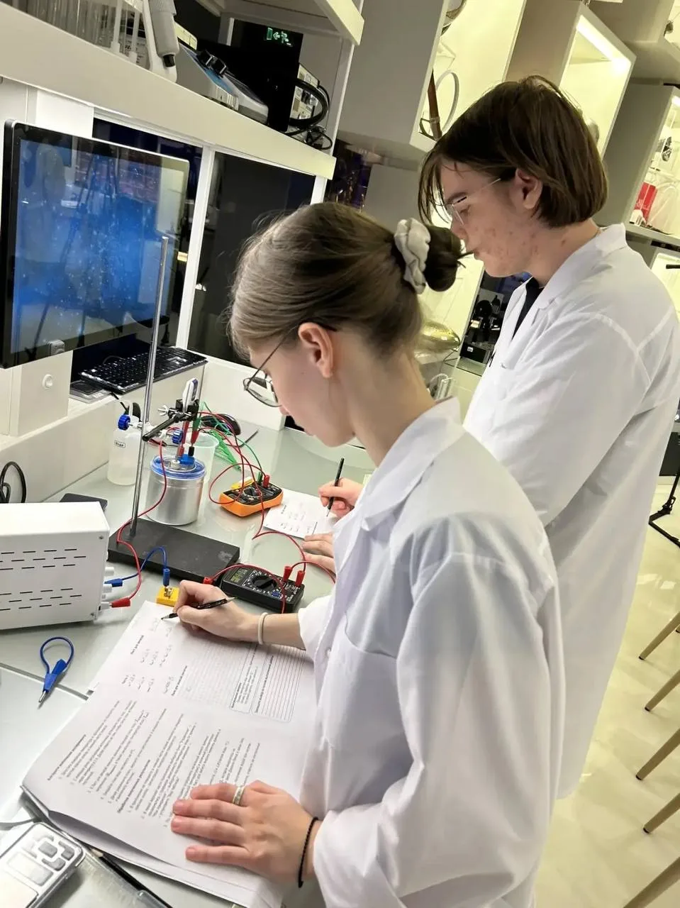 Физика на практике  👨‍🔬10 апреля в рамках городского проекта «Учебный день в музее» учащиеся 10И кла